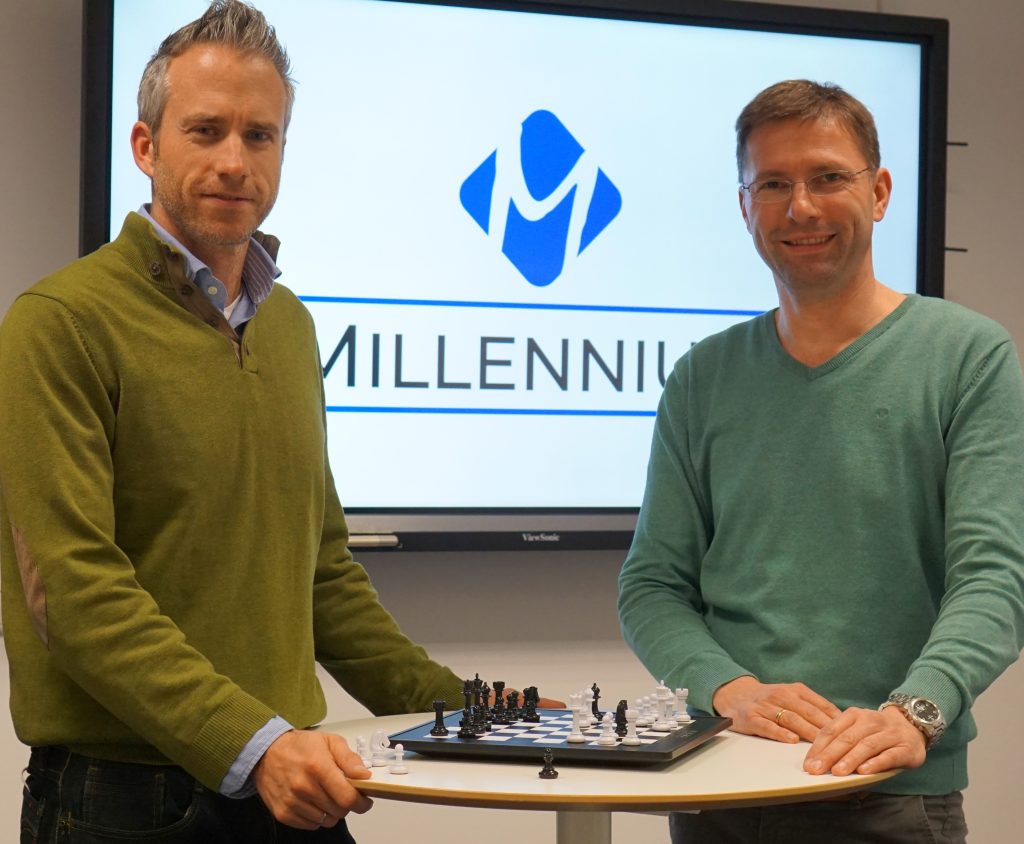 MILLENNIUM Digitales Schach am echten Brett